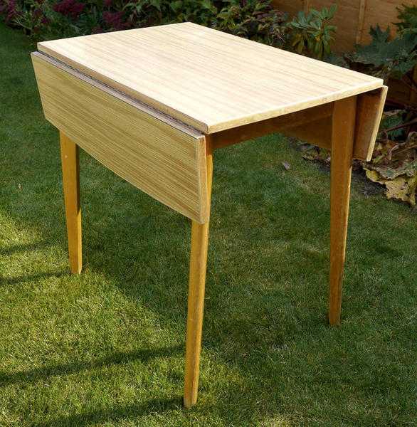 Drop leaf folding kitchen table