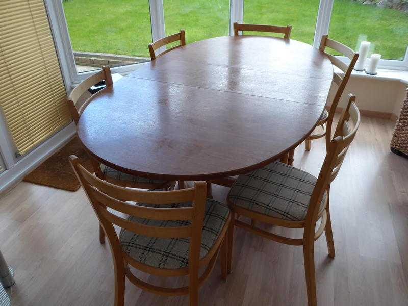 Drop Leaf Oval Table and 6 chairs