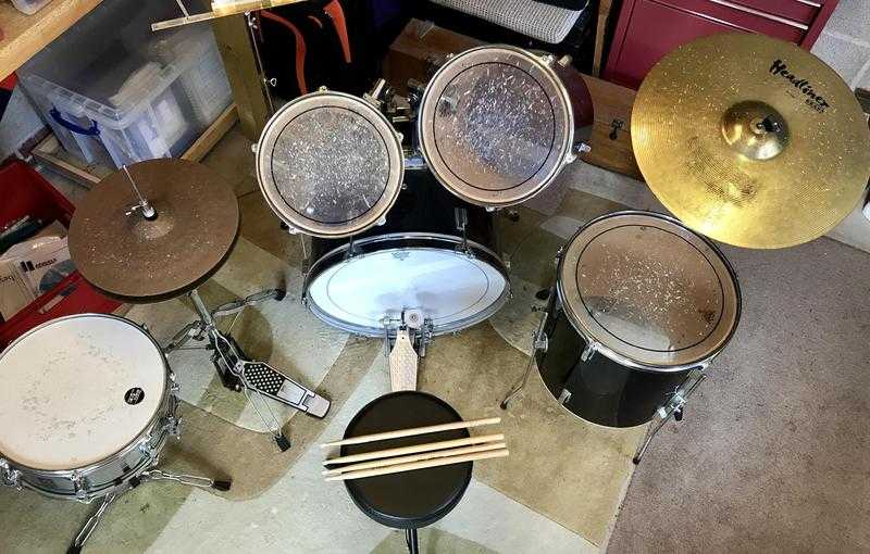 DRUM KIT, STOOL AND GRADE BOOK