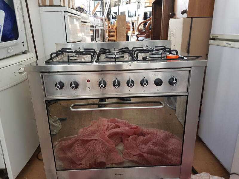 Dual fuel range cooker by Indesit