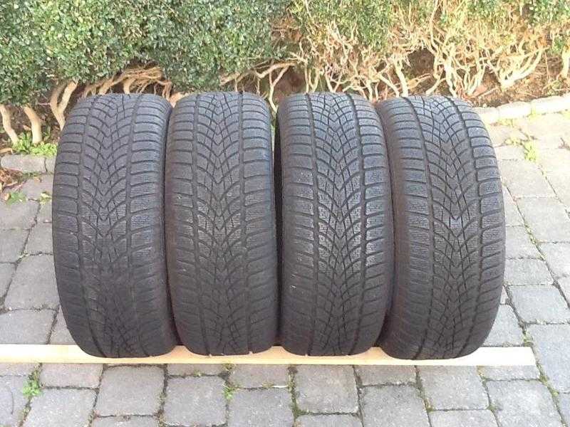 Dunlop SP Winter Sports 4D 22550 R17 Tyres x 4