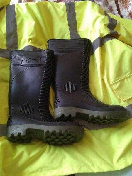 Dunlop Wellington Safety Boots. As new. Steel toe caps. Size 8  10