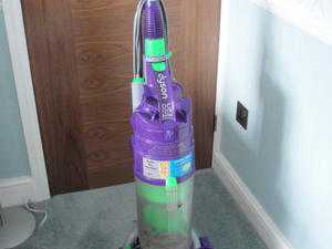 DYSON DC04 UPRIGHT BAGLESS HOOVER IN EXCELLENT WORKING CONDITION AND ALL TOOLS ON BOARD