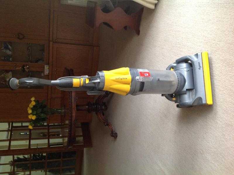 DYSON VACUUM CLEANER