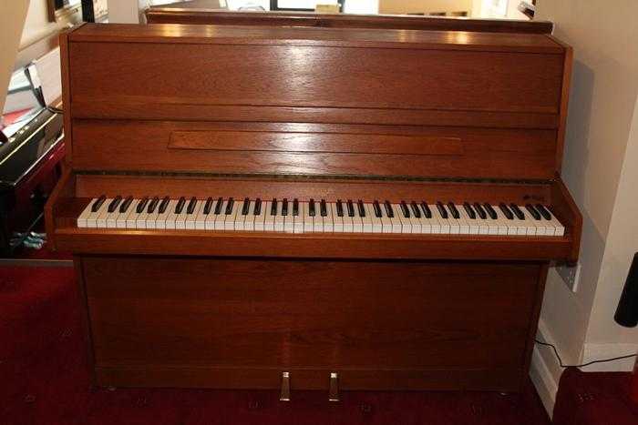 Eavestaff upright piano