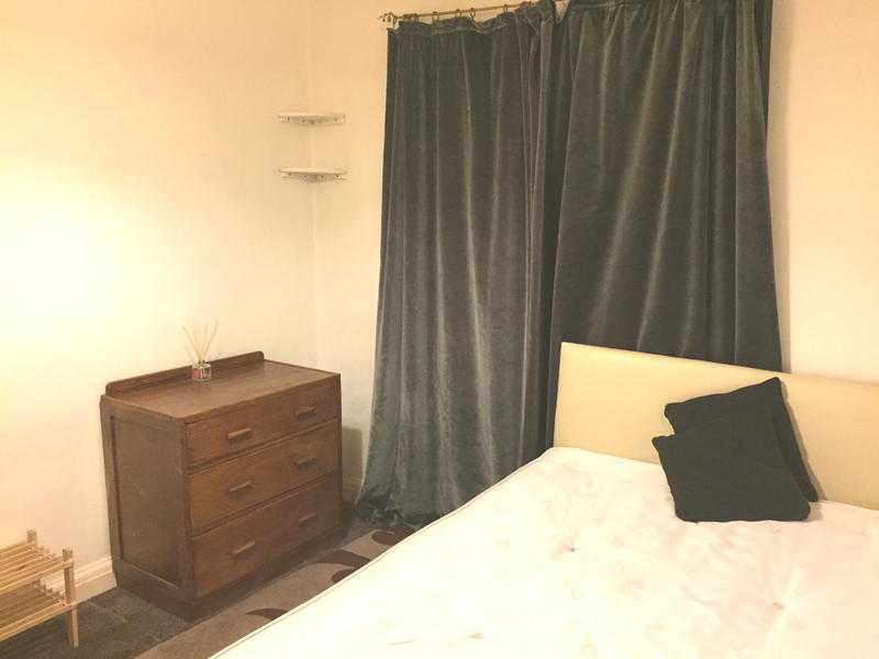 Edmonton Green N9 Area  Large Double Room for A Single Person, Clean House  Available Now