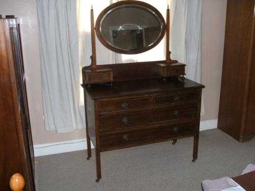 Edwardian dressing table with mirror