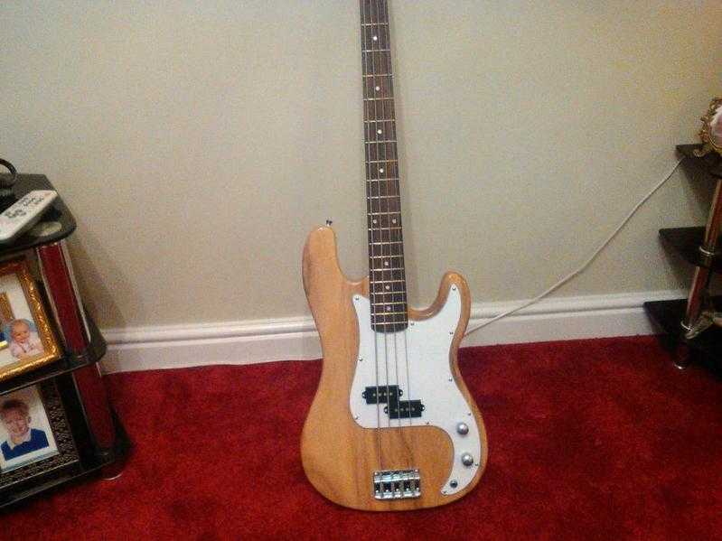 ELECTRIC BASS GUITAR