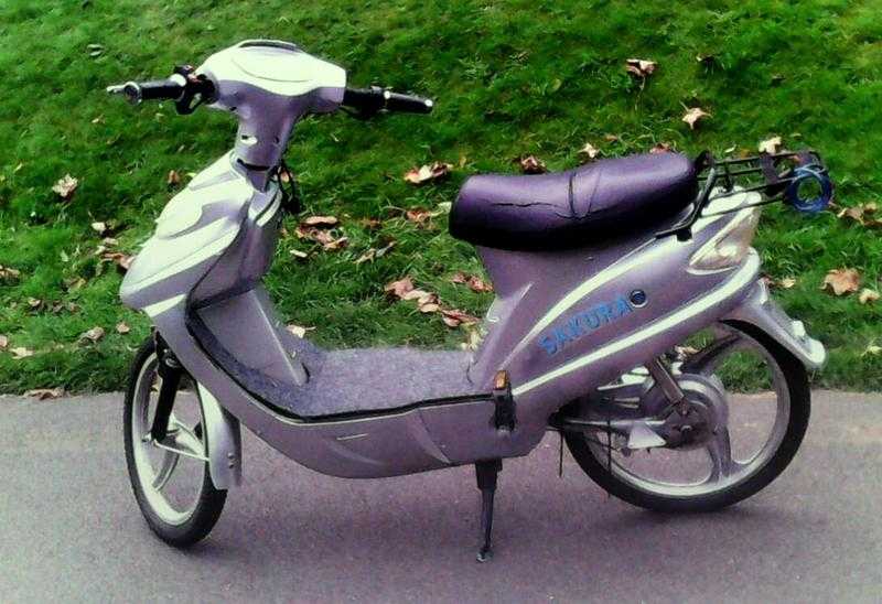 Electric bike LOWERED PRICE adults scooter moped SAKURA S200 no licence required