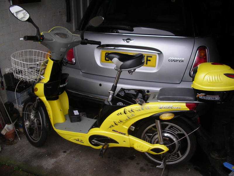 ELECTRIC BIKE (MOPED STYLE)