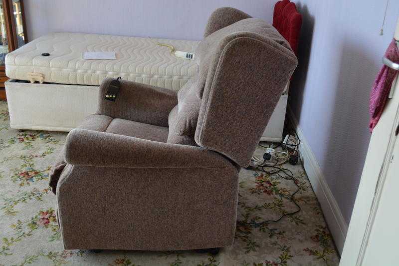 Electric Riser Recliner Chair