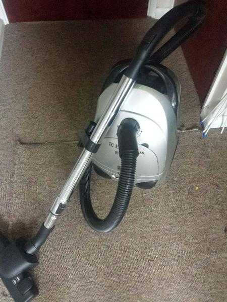 Electrolux Mondo 5116b vacuum cleaner 1700W Spares or Repair