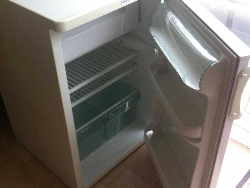 Electrolux undercounter fridge with freezer box