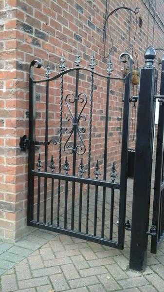 Elite fencing  Gates railings and security grills painting and fitting service available free quote