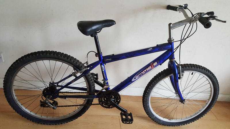 Emmelle Teenagers Mountain Bike. 15 speed. 24 inch wheels (Suit 11 yrs to 16 yrs).