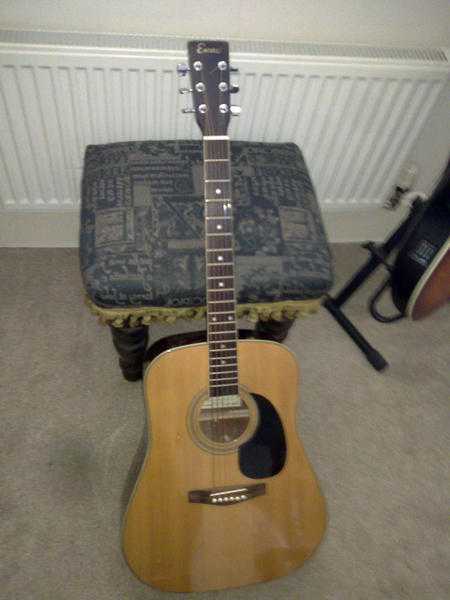 ENCORE E 400 N  Acoustic 6 string Right Handed Guitar  Great for a used  and Ideal for Starter
