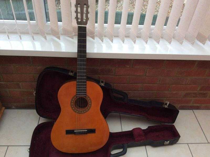 ENCORE GUITAR HARDLY USED WITH HARD CASE