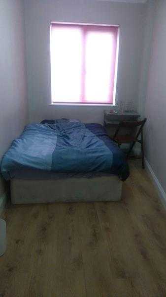 Ensuite Room available for indian vegetarian female