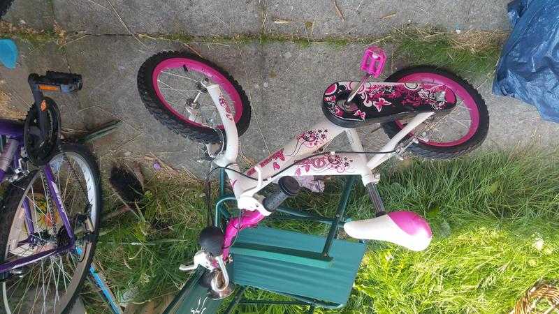 Excellent condition girls 14inch mountain bike