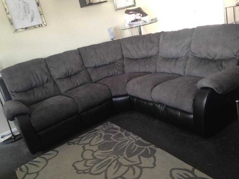 Excellent condition large grey corner sofa incl 2end manual recliners