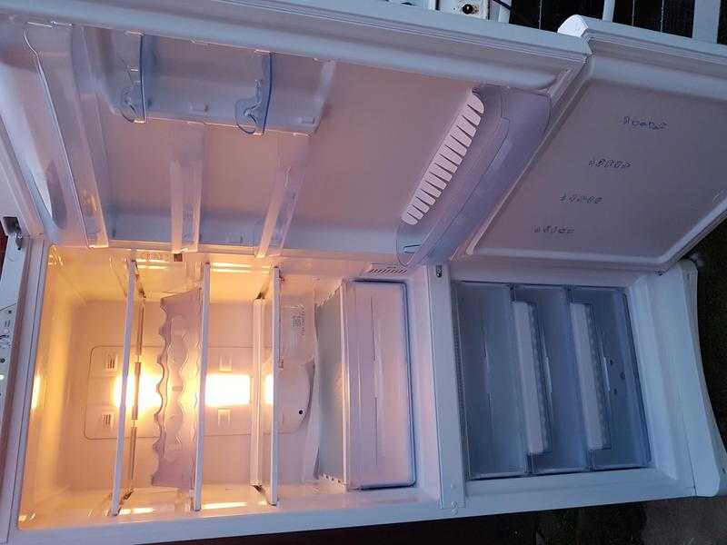 excellent fridge freezer(can deliver)