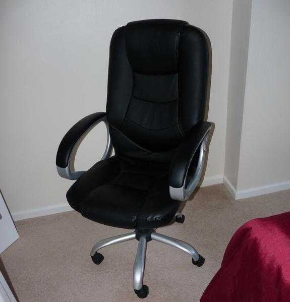 Executive computerdesk chair