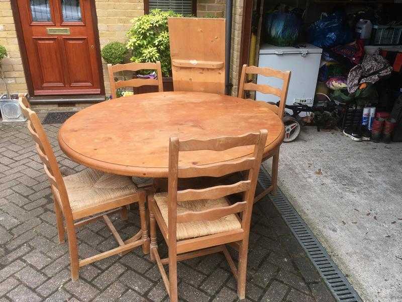 Extendable pine circular dining kitchen table with 4 chairs