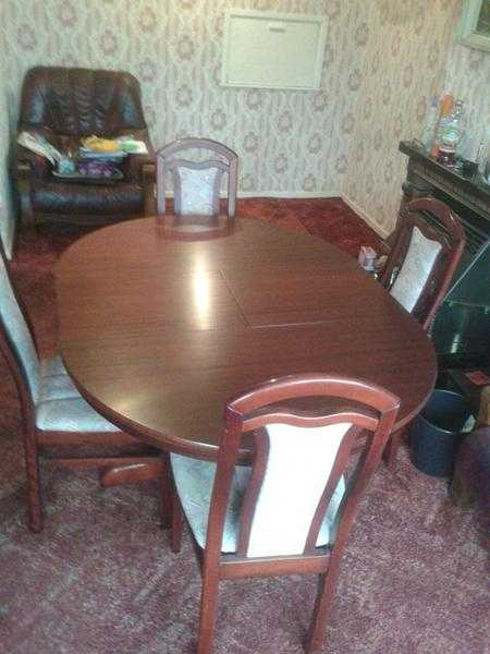 Extendable Solid Wood Dining Table and Four Chairs (Mahogany coloured)