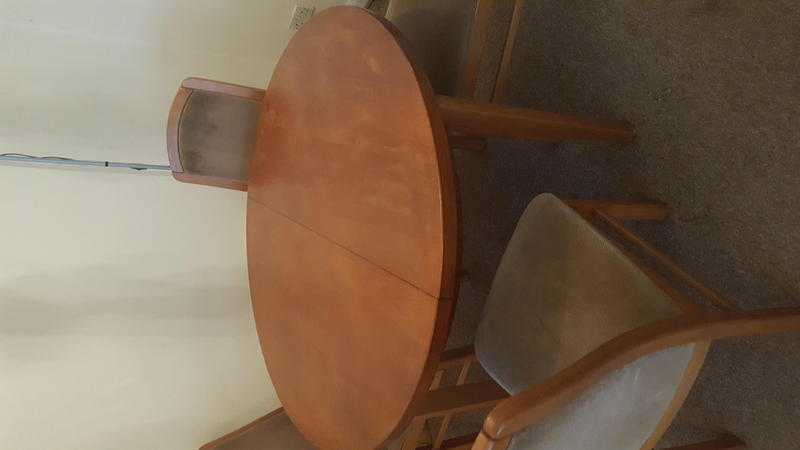 Extendable table and chairs