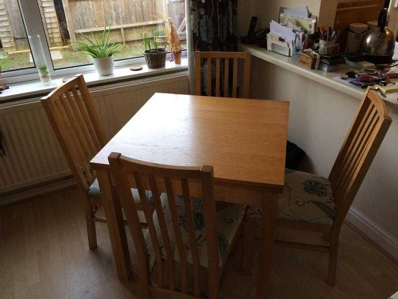 Extendable Table with Four Chairs