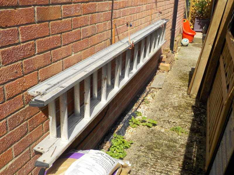 Extending Aluminium Ladder