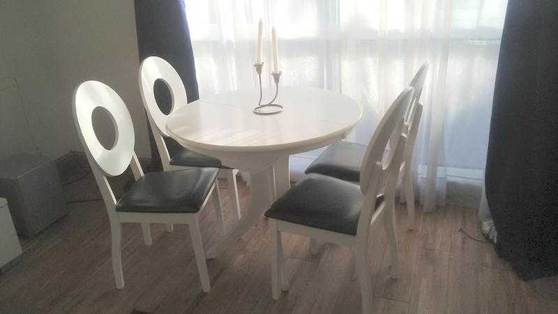 Extending dining table (90 to 120 cm) with 4 chairs