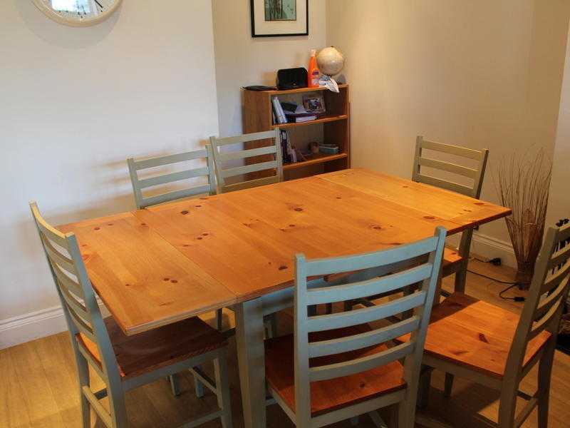 Extending Wooden table and 6 chairs