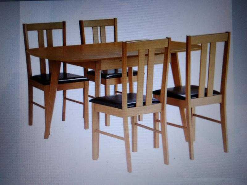 ExtendingTable and four chairs