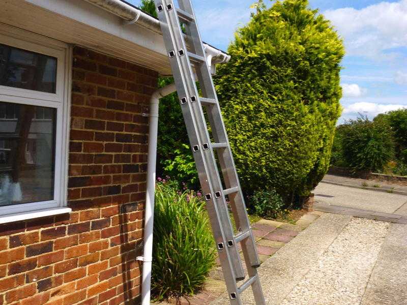 EXTENSION LADDER 4.82m ALUMINIUM