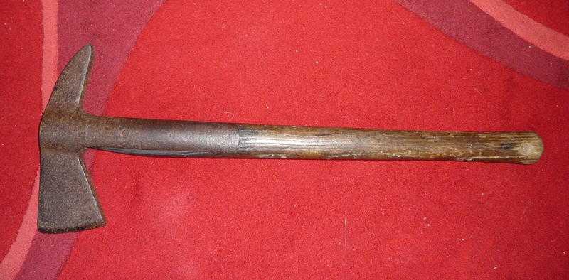 EXTRA LARGE FIREMANS AXE OR RAILWAY TRAIN ESCAPE AXE. VINTAGE