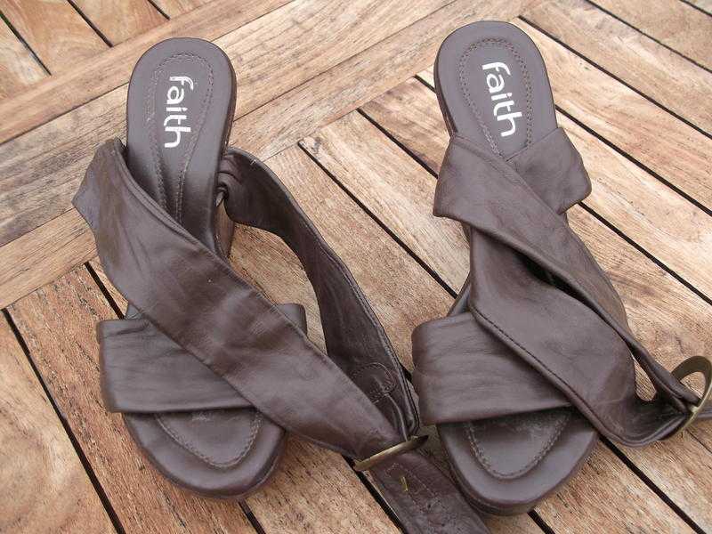 FAITH Leather Crossover Sandals