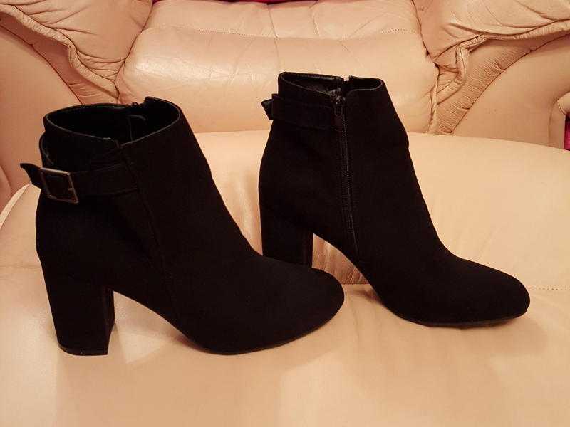 FampF Women039s Black Faux Suede Boots Without Tags New