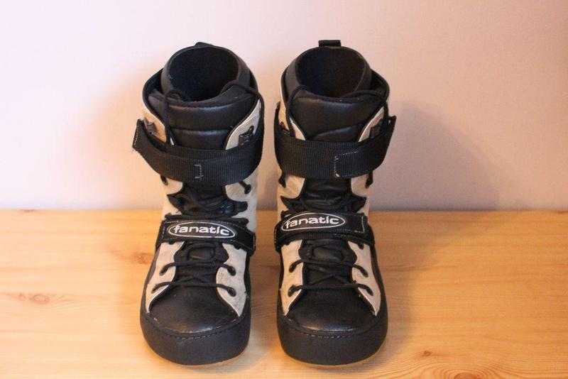 Fanatic Snowboard Boots Size 9 (UK), 43 (EUR) and Boot Bag