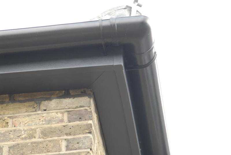 FASCIAS AND GUTTERING FITTERS