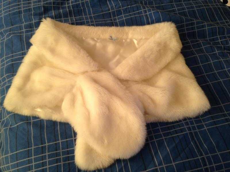 Faux fur Ivory wrap