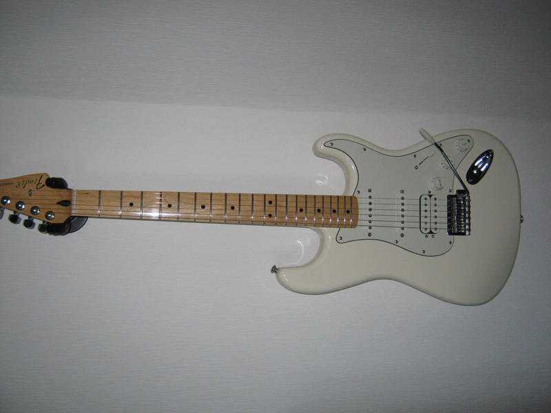 Fender Standard Strat HSS