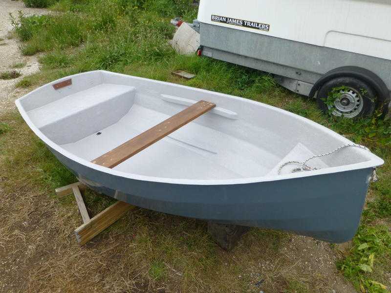 Fibreglass Dinghy 9.5 ft