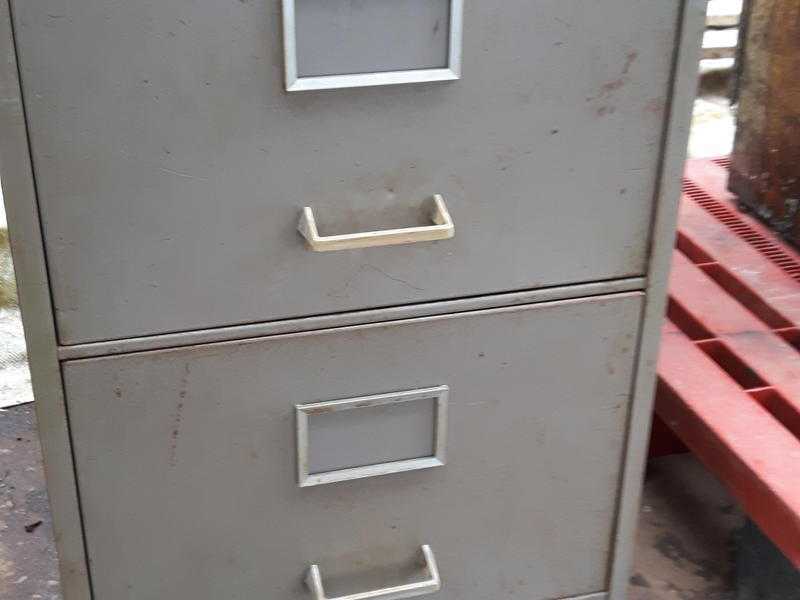 Filing Cabinet 2 pull out draws