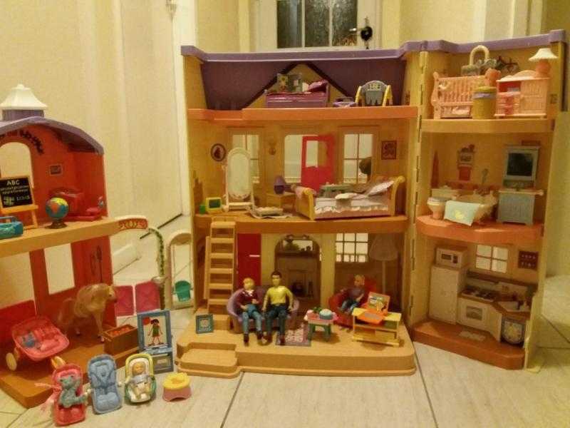 Fisher Price Loving Family Dolls House