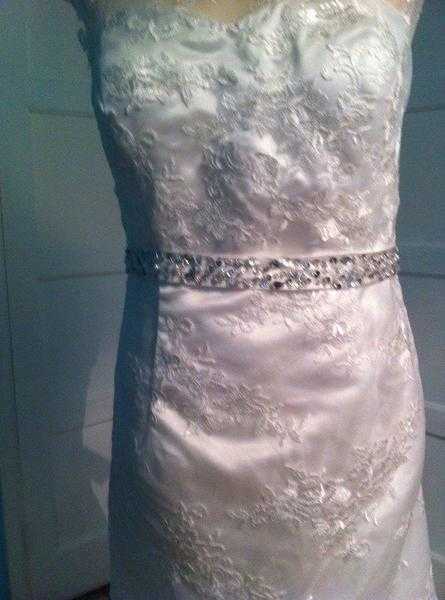 Fishtail Ivory Wedding Dress, Size 12