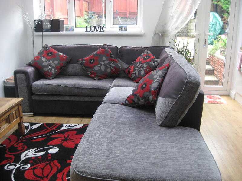 Five seater corner sofa with long chaise