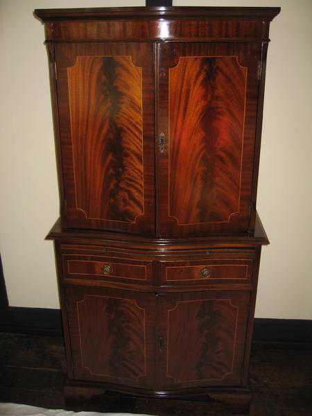 Flame Mahogany Cocktail Cabinet Serpentine Front