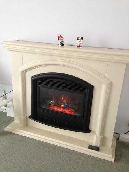 FLAMERITE ELECTRIC FIRE SUITE WITH  FIREPLACE SURROUND