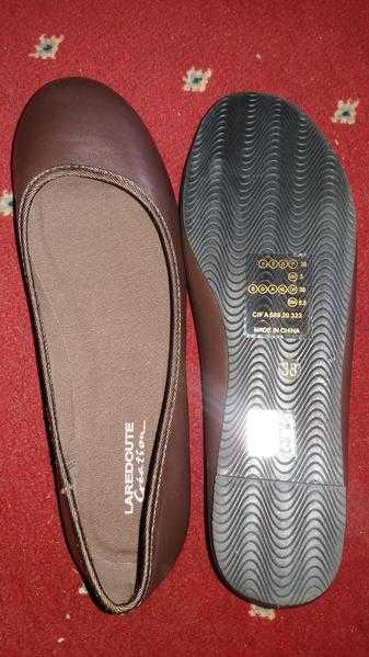 Flat brown shoes - Size UK 5 - Eu 38 - Price 3